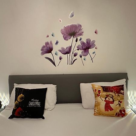London 2 Bed 2 Bath Apartment Holiday Home - Free Parking - 3Min Walk To The Train Station - 19Min To London Liverpool Street 5Min To Victoria Line 1Gb Broadband Super Fast Internet Ground Floor 100S Of Shops Restaurants Bakeries 24-Hour Asda Superst Eksteriør bilde