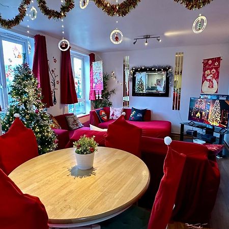London 2 Bed 2 Bath Apartment Holiday Home - Free Parking - 3Min Walk To The Train Station - 19Min To London Liverpool Street 5Min To Victoria Line 1Gb Broadband Super Fast Internet Ground Floor 100S Of Shops Restaurants Bakeries 24-Hour Asda Superst Eksteriør bilde