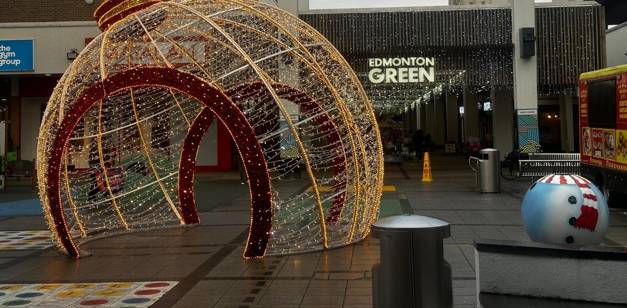 London 2 Bed 2 Bath Apartment Holiday Home - Free Parking - 3Min Walk To The Train Station - 19Min To London Liverpool Street 5Min To Victoria Line 1Gb Broadband Super Fast Internet Ground Floor 100S Of Shops Restaurants Bakeries 24-Hour Asda Superst Eksteriør bilde