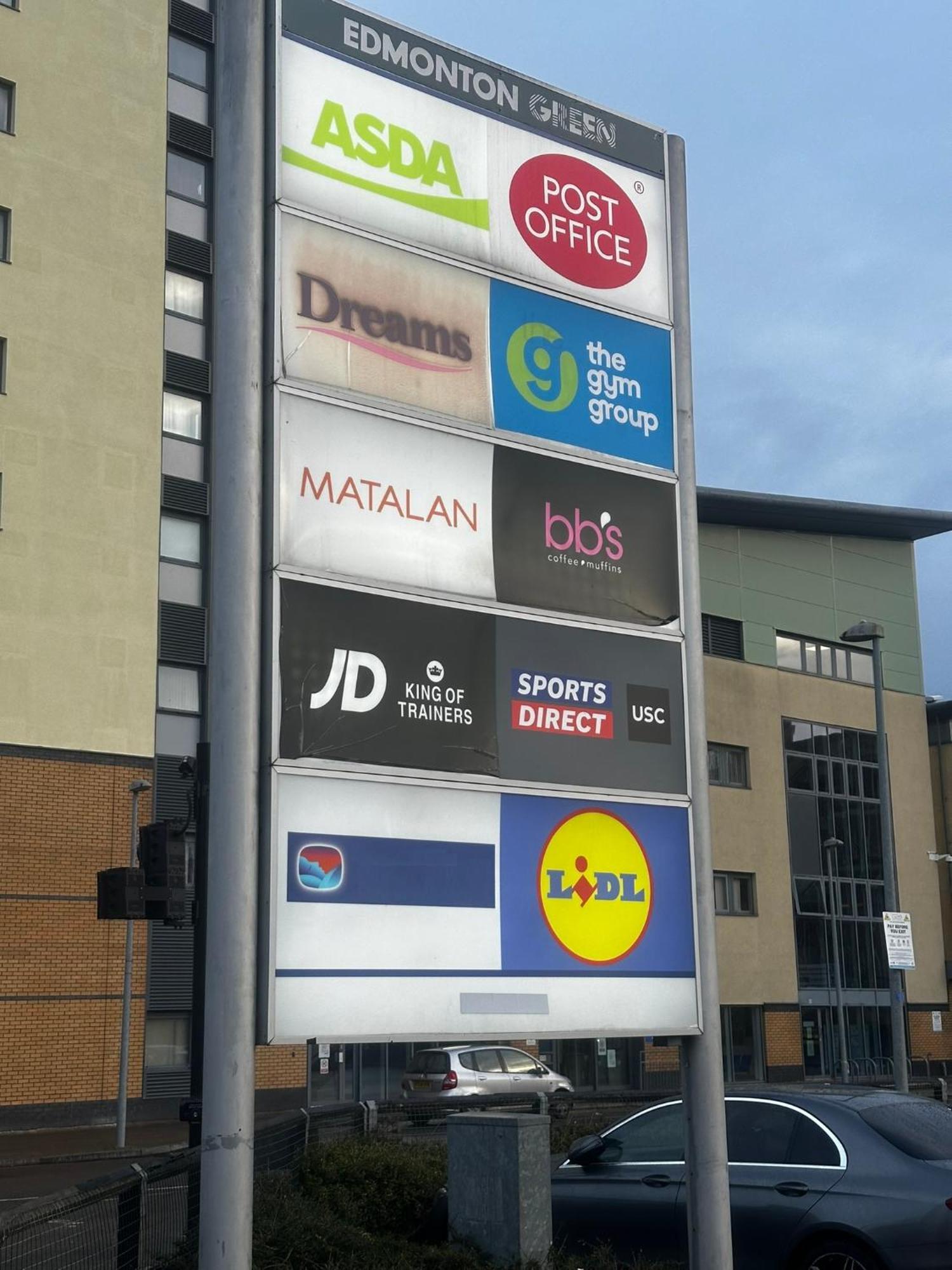 London 2 Bed 2 Bath Apartment Holiday Home - Free Parking - 3Min Walk To The Train Station - 19Min To London Liverpool Street 5Min To Victoria Line 1Gb Broadband Super Fast Internet Ground Floor 100S Of Shops Restaurants Bakeries 24-Hour Asda Superst Eksteriør bilde