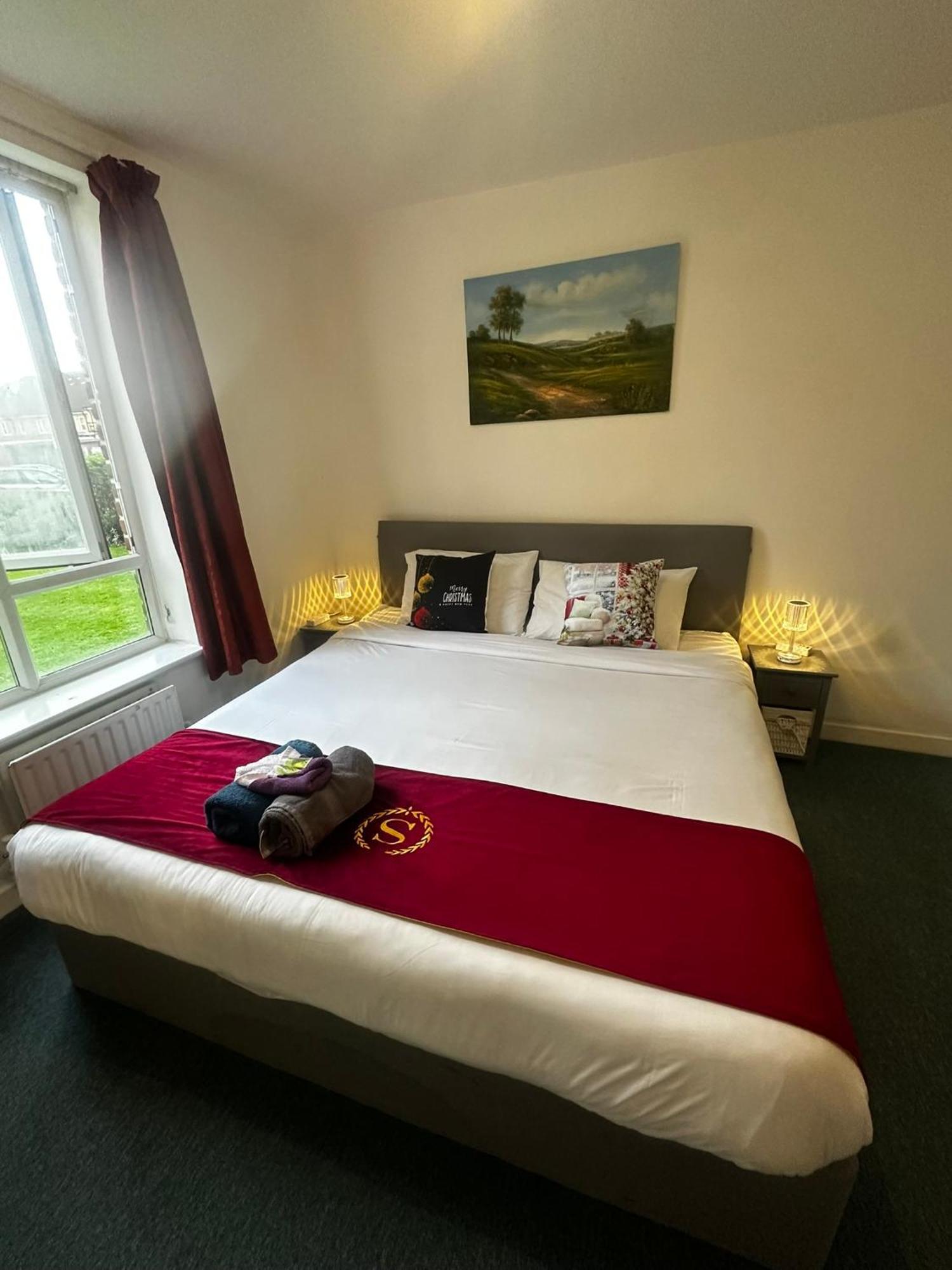 London 2 Bed 2 Bath Apartment Holiday Home - Free Parking - 3Min Walk To The Train Station - 19Min To London Liverpool Street 5Min To Victoria Line 1Gb Broadband Super Fast Internet Ground Floor 100S Of Shops Restaurants Bakeries 24-Hour Asda Superst Eksteriør bilde