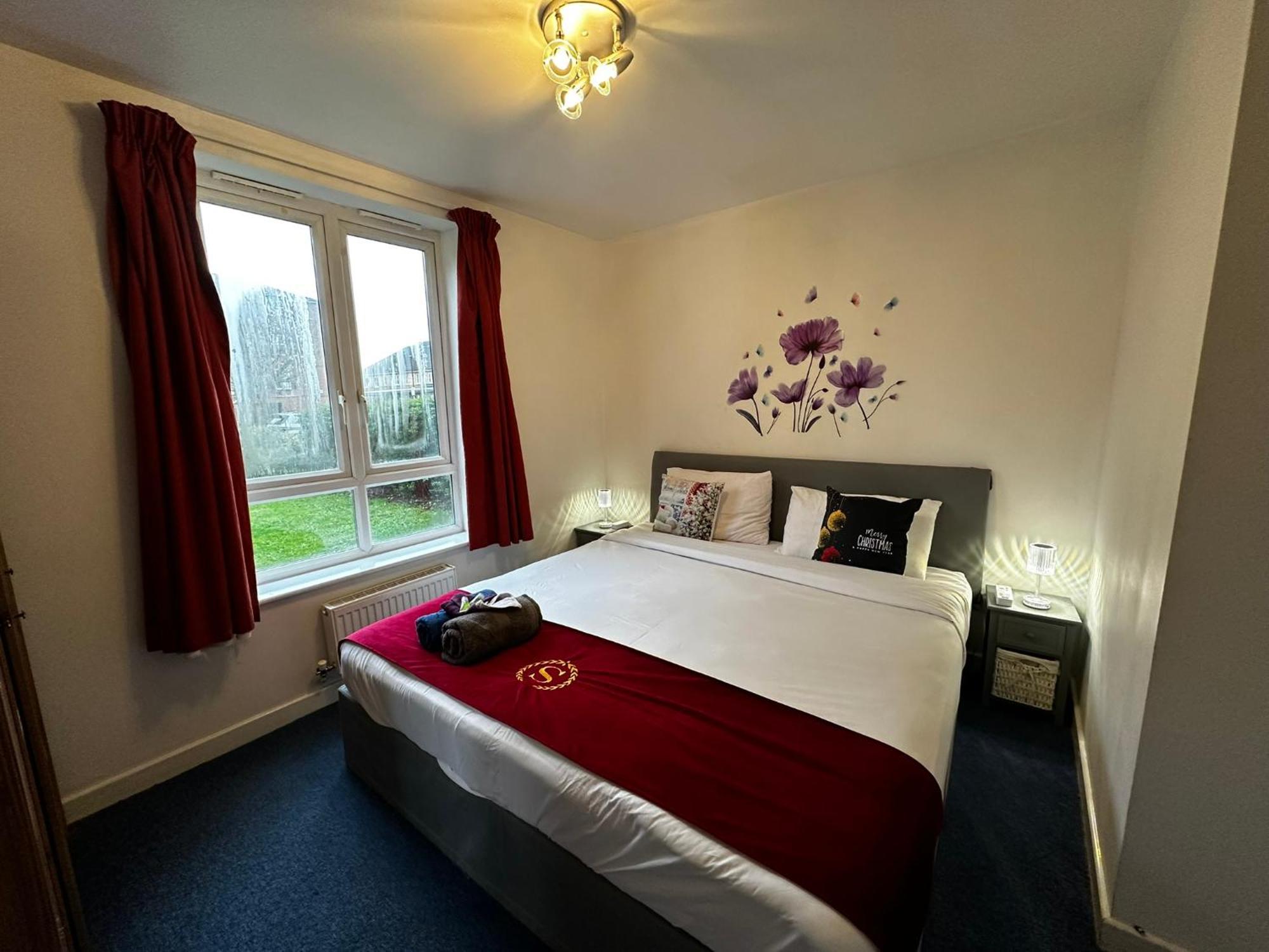 London 2 Bed 2 Bath Apartment Holiday Home - Free Parking - 3Min Walk To The Train Station - 19Min To London Liverpool Street 5Min To Victoria Line 1Gb Broadband Super Fast Internet Ground Floor 100S Of Shops Restaurants Bakeries 24-Hour Asda Superst Eksteriør bilde