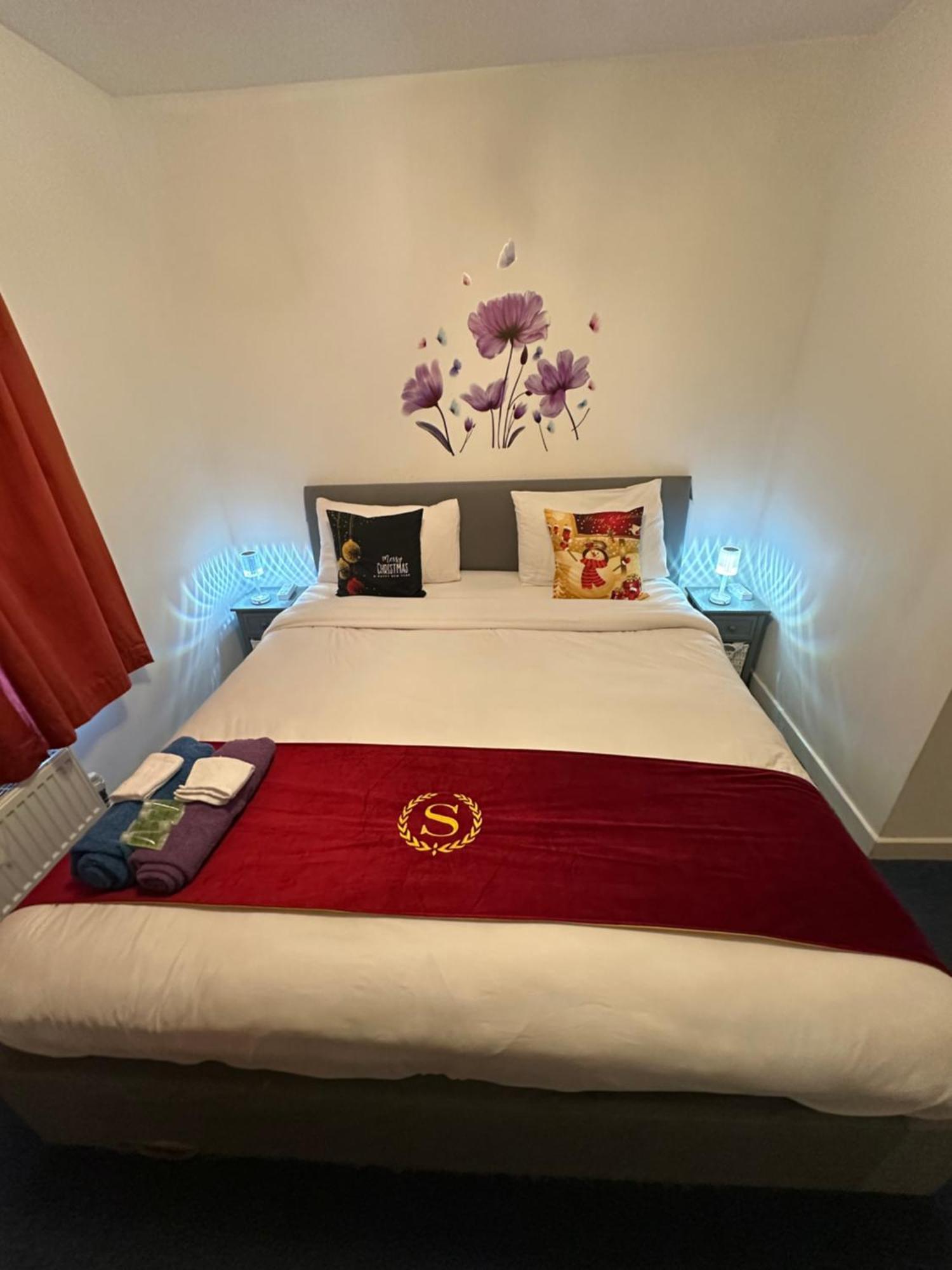 London 2 Bed 2 Bath Apartment Holiday Home - Free Parking - 3Min Walk To The Train Station - 19Min To London Liverpool Street 5Min To Victoria Line 1Gb Broadband Super Fast Internet Ground Floor 100S Of Shops Restaurants Bakeries 24-Hour Asda Superst Eksteriør bilde