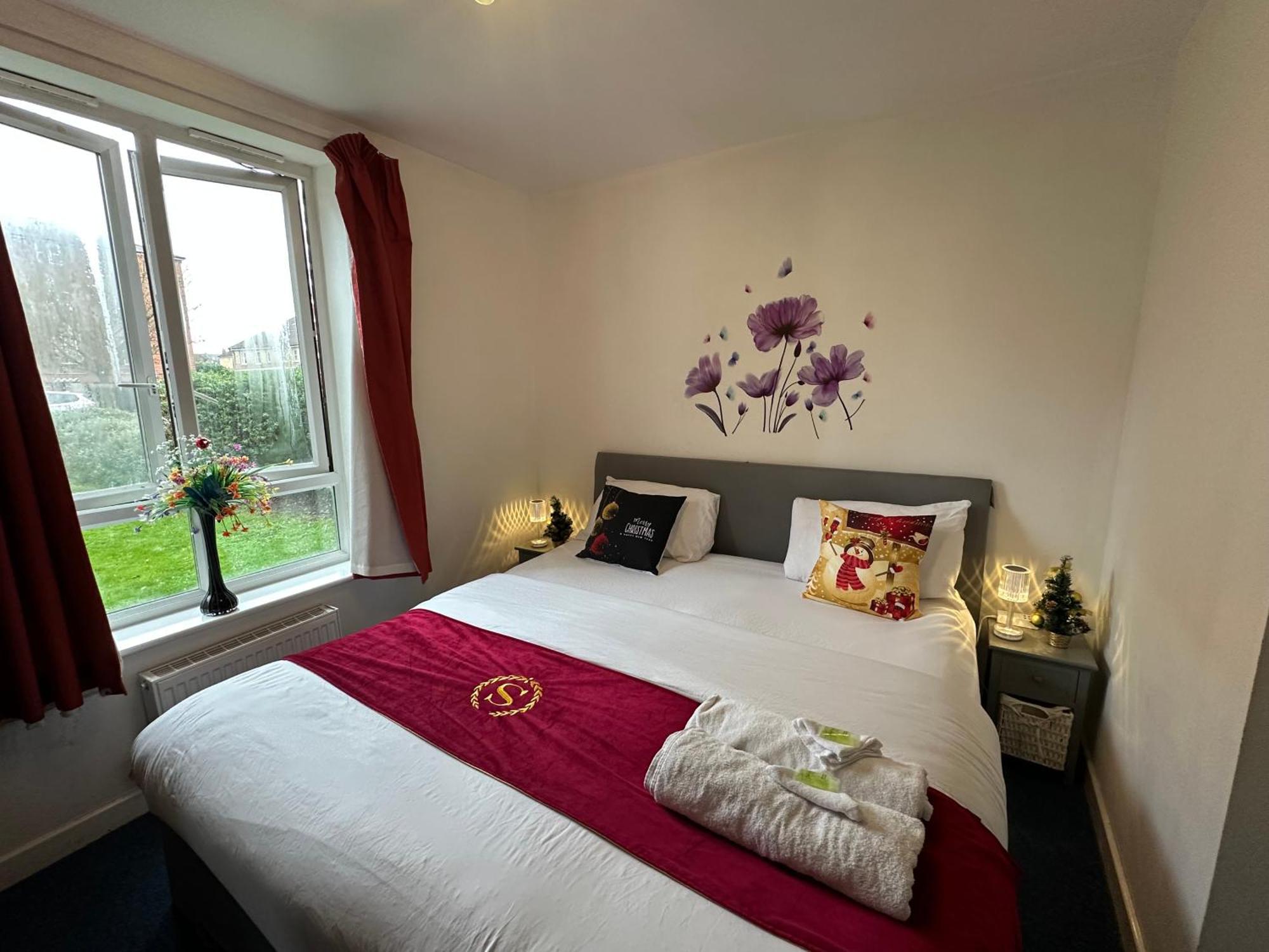 London 2 Bed 2 Bath Apartment Holiday Home - Free Parking - 3Min Walk To The Train Station - 19Min To London Liverpool Street 5Min To Victoria Line 1Gb Broadband Super Fast Internet Ground Floor 100S Of Shops Restaurants Bakeries 24-Hour Asda Superst Eksteriør bilde