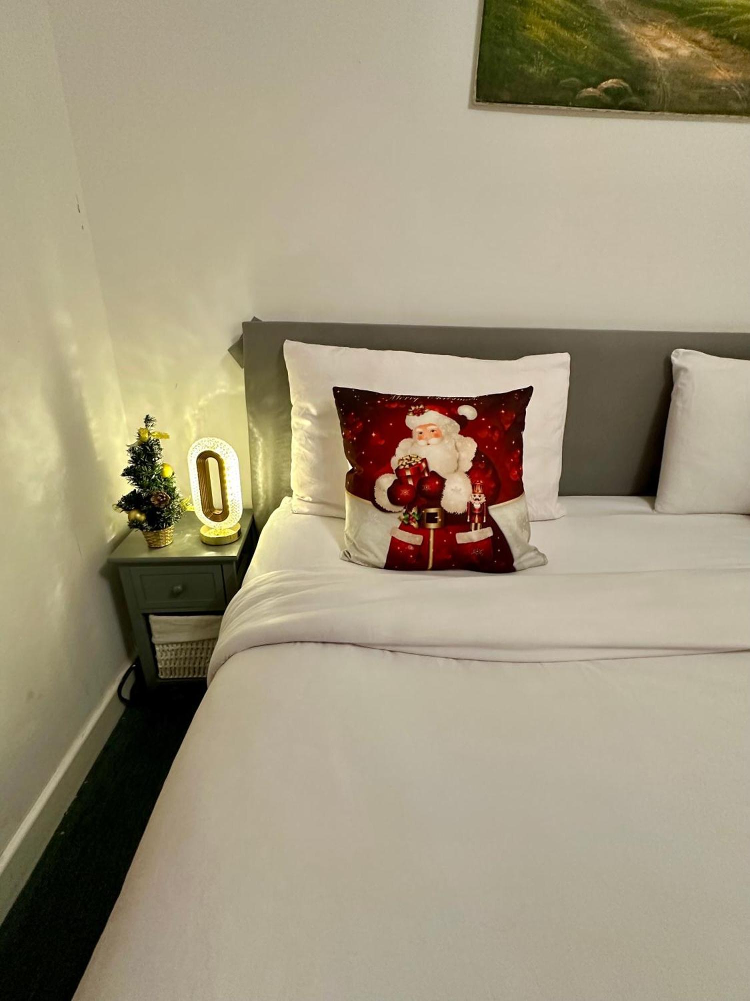 London 2 Bed 2 Bath Apartment Holiday Home - Free Parking - 3Min Walk To The Train Station - 19Min To London Liverpool Street 5Min To Victoria Line 1Gb Broadband Super Fast Internet Ground Floor 100S Of Shops Restaurants Bakeries 24-Hour Asda Superst Eksteriør bilde