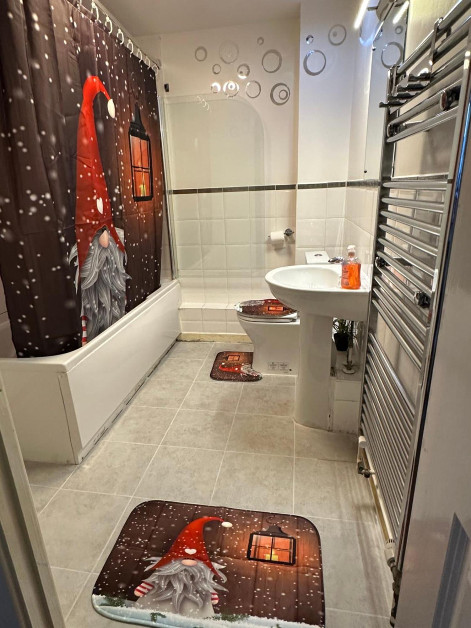 London 2 Bed 2 Bath Apartment Holiday Home - Free Parking - 3Min Walk To The Train Station - 19Min To London Liverpool Street 5Min To Victoria Line 1Gb Broadband Super Fast Internet Ground Floor 100S Of Shops Restaurants Bakeries 24-Hour Asda Superst Eksteriør bilde